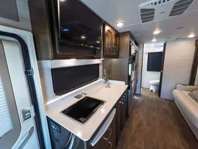 2021 Tiffin Motorhomes Wayfarer photo 9