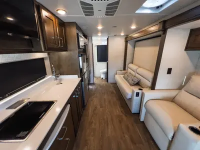 2021 Tiffin Motorhomes Wayfarer photo 6