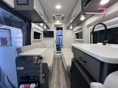 2025 Thor Motor Coach Palladium photo 5