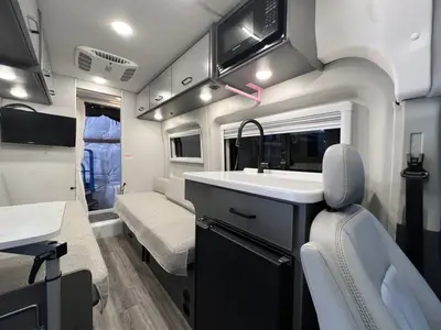 2025 Thor Motor Coach Palladium photo 6