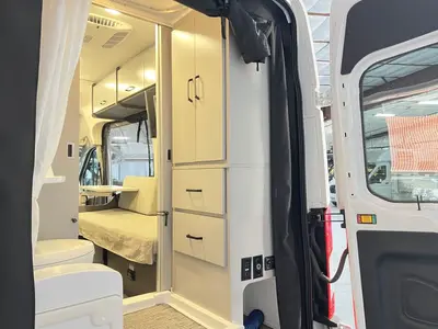2025 Thor Motor Coach Palladium photo 16