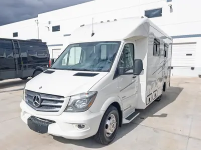 2015 Pleasure Way Plateau XLMB photo 28