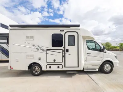 2015 Pleasure Way Plateau XLMB photo 16