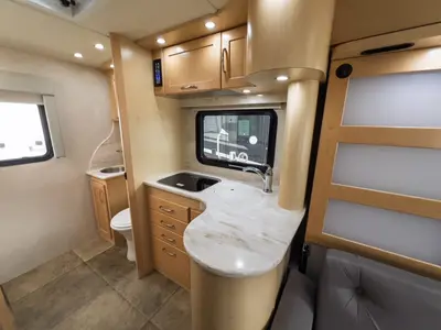 2015 Pleasure Way Plateau XLMB photo 10