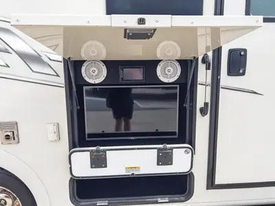 2015 Pleasure Way Plateau XLMB photo 19