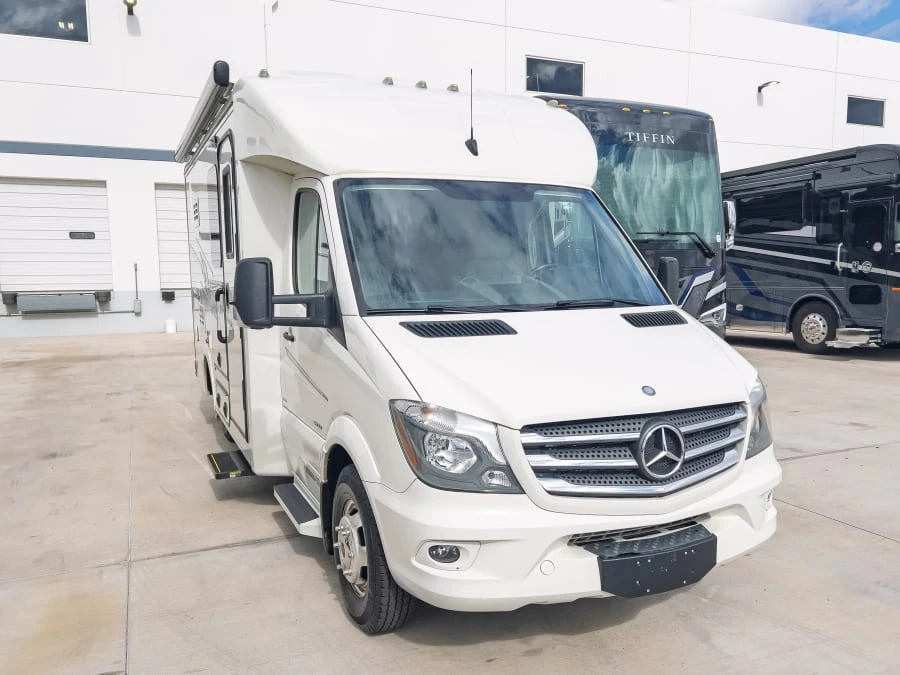 2015 Pleasure Way Plateau XLMB exterior