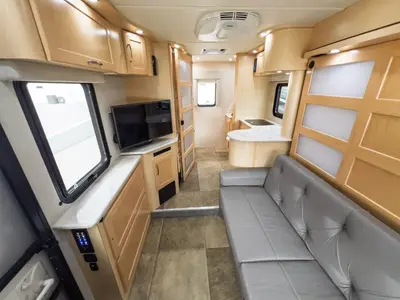 2015 Pleasure Way Plateau XLMB photo 5