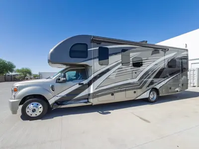 2022 Thor Motor Coach Magnitude photo 26
