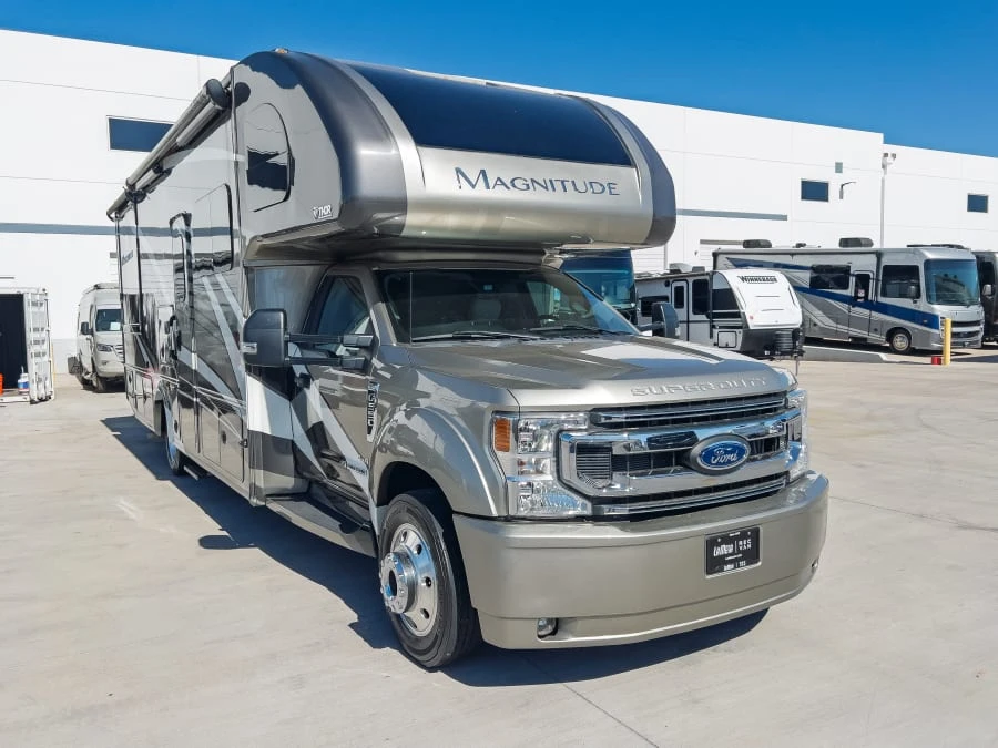 2022 Thor Motor Coach Magnitude exterior