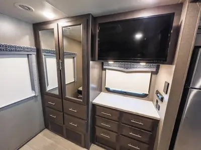 2022 Thor Motor Coach Magnitude photo 18