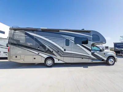 2022 Thor Motor Coach Magnitude photo 19