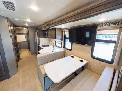 2022 Thor Motor Coach Magnitude photo 7