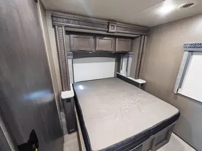 2022 Thor Motor Coach Magnitude photo 17