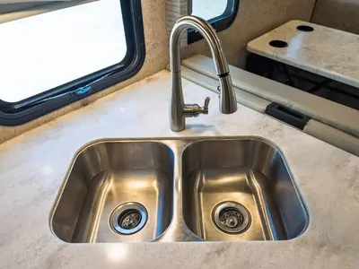 2022 Thor Motor Coach Magnitude photo 13