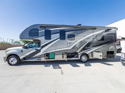 2022 Thor Motor Coach Magnitude photo 27