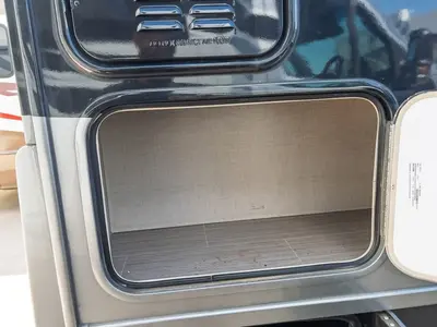 2022 Thor Motor Coach Tiburon photo 23