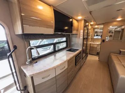 2022 Thor Motor Coach Tiburon photo 9