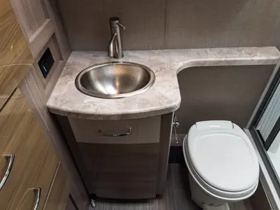 2022 Thor Motor Coach Tiburon photo 13