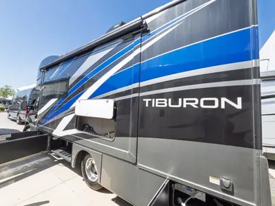 2022 Thor Motor Coach Tiburon photo 25