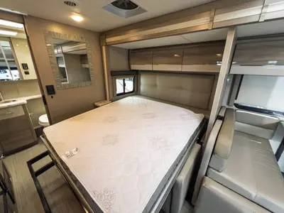 2022 Thor Motor Coach Tiburon photo 17