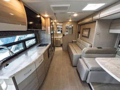 2022 Thor Motor Coach Tiburon photo 6
