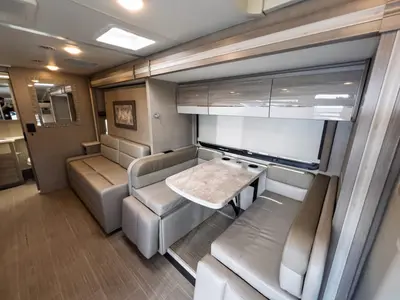 2022 Thor Motor Coach Tiburon photo 7