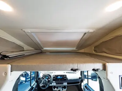 2022 Thor Motor Coach Tiburon photo 5
