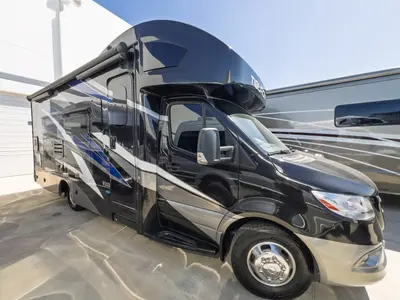 2022 Thor Motor Coach Tiburon photo 18