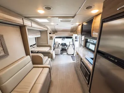 2022 Thor Motor Coach Tiburon photo 4