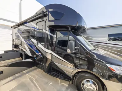 2022 Thor Motor Coach Tiburon photo 19