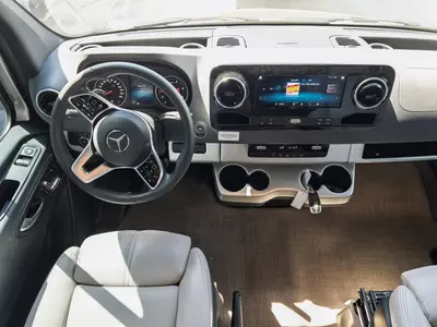 2022 Thor Motor Coach Tiburon photo 2