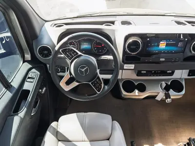 2022 Thor Motor Coach Tiburon photo 3