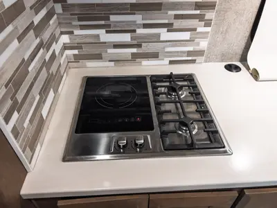 2021 Thor Motor Coach Omni photo 12