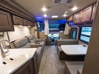 2021 Thor Motor Coach Omni photo 4