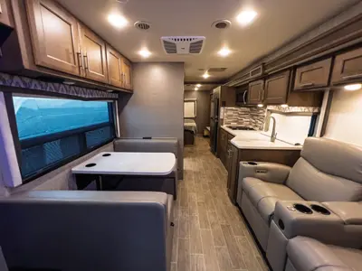 2021 Thor Motor Coach Omni photo 6