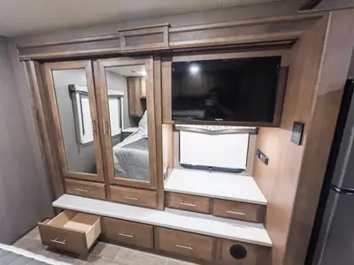 2021 Thor Motor Coach Omni photo 17
