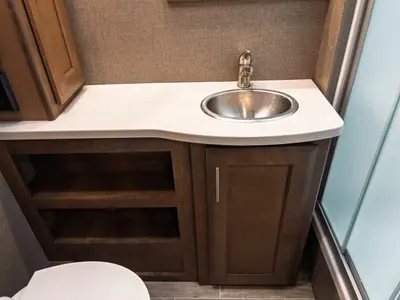 2021 Thor Motor Coach Omni photo 14