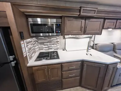 2021 Thor Motor Coach Omni photo 11