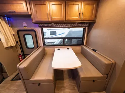2021 Thor Motor Coach Omni photo 10