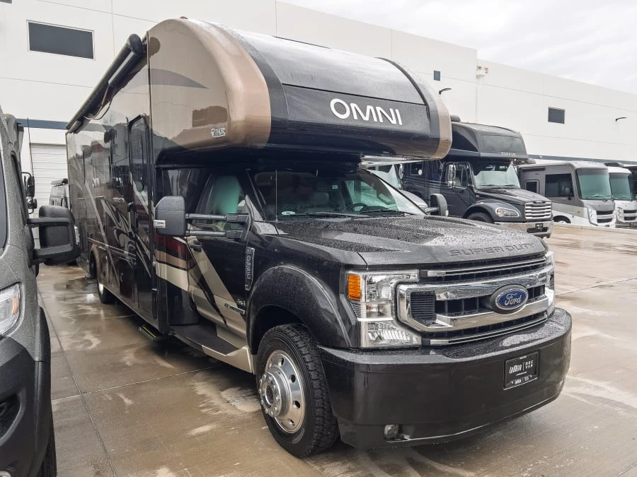 2021 Thor Motor Coach Omni exterior