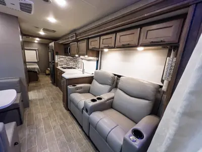 2021 Thor Motor Coach Omni photo 7