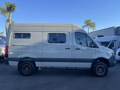2025 Winnebago Adventure Wagon photo 12