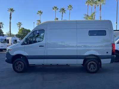 2025 Winnebago Adventure Wagon photo 11