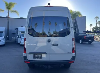 2025 Winnebago Adventure Wagon photo 14