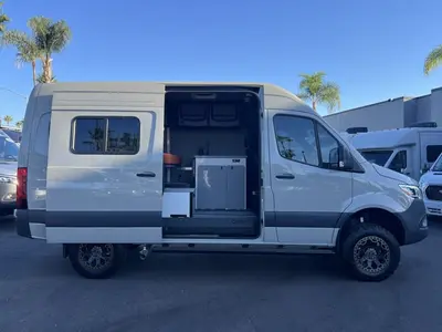 2025 Winnebago Adventure Wagon photo 13
