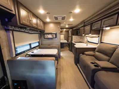 2022 Thor Motor Coach Magnitude photo 6