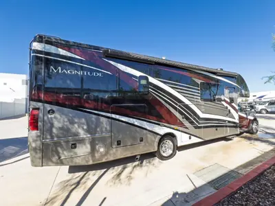 2022 Thor Motor Coach Magnitude photo 19
