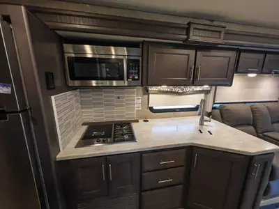 2022 Thor Motor Coach Magnitude photo 11