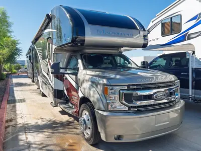 2022 Thor Motor Coach Magnitude exterior