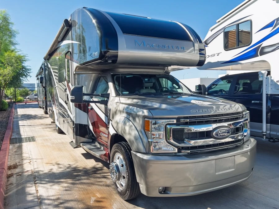 2022 Thor Motor Coach Magnitude exterior